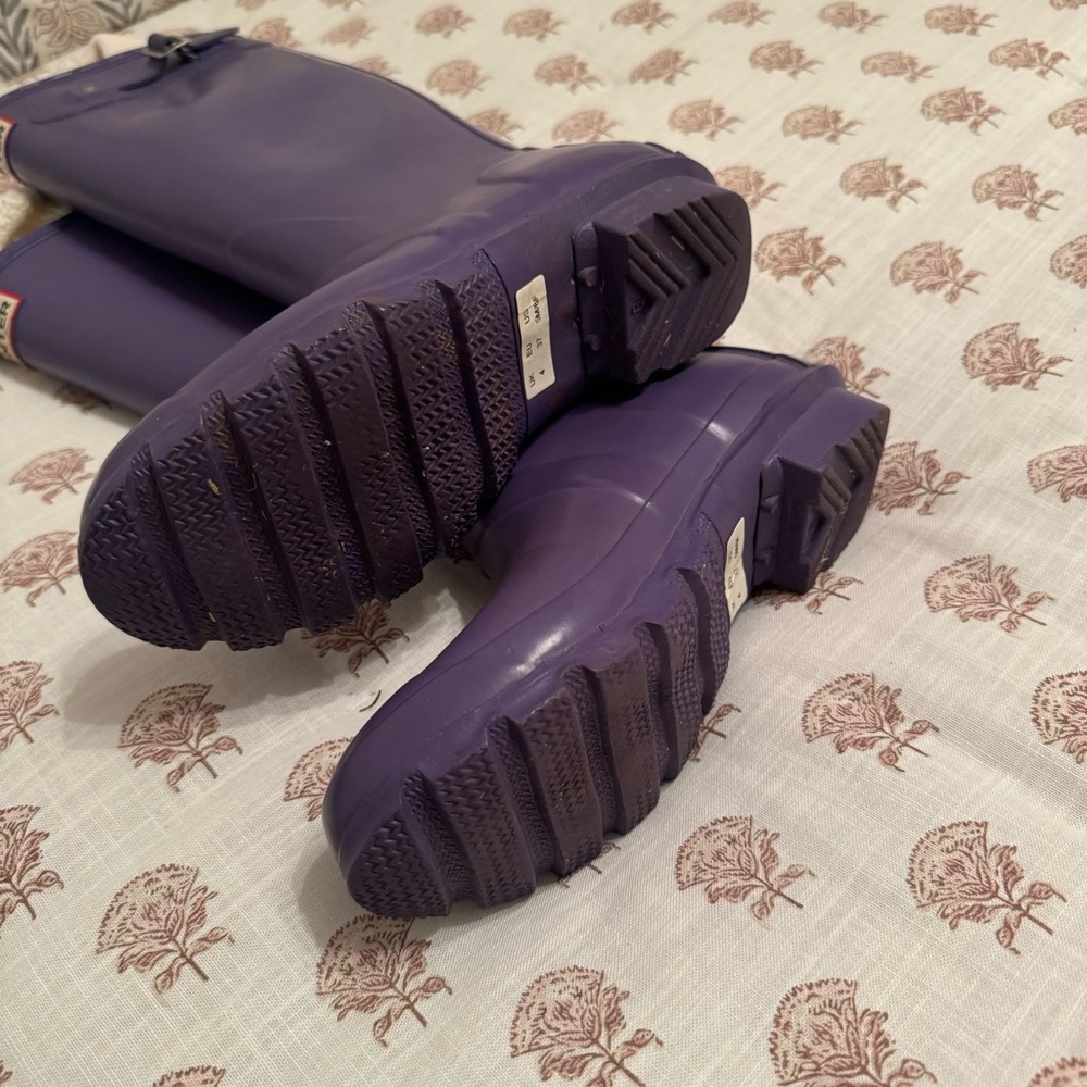 Hunter Women's Original Tall Rain Boots in a purple ~ Size 6 - Picture 5 of 8